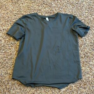 Lululemon curved hem t shirt, size 2, color dark green, women’s